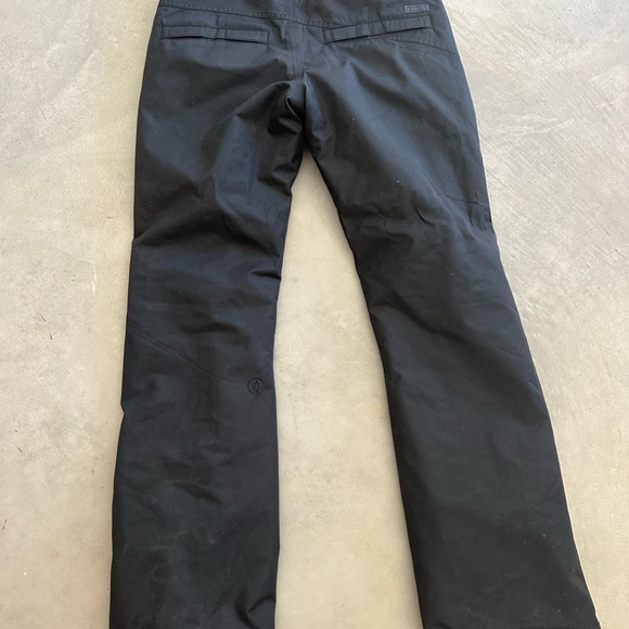 Woman’s Volcom Snowboard Pant - Picture 4 of 4